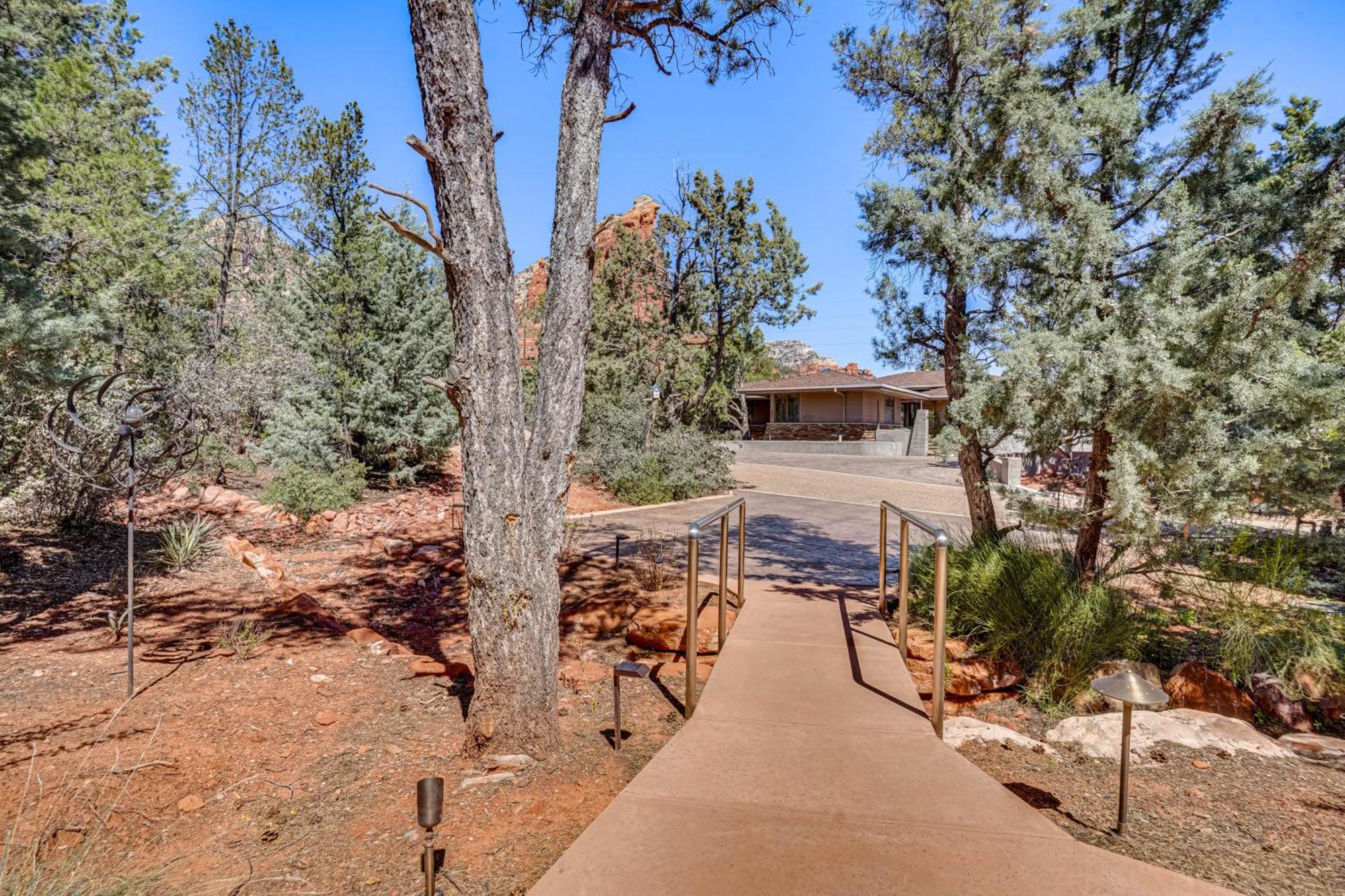 Sedona Couples Retreat With Patio Walk To Trails! Lägenhet Exteriör bild
