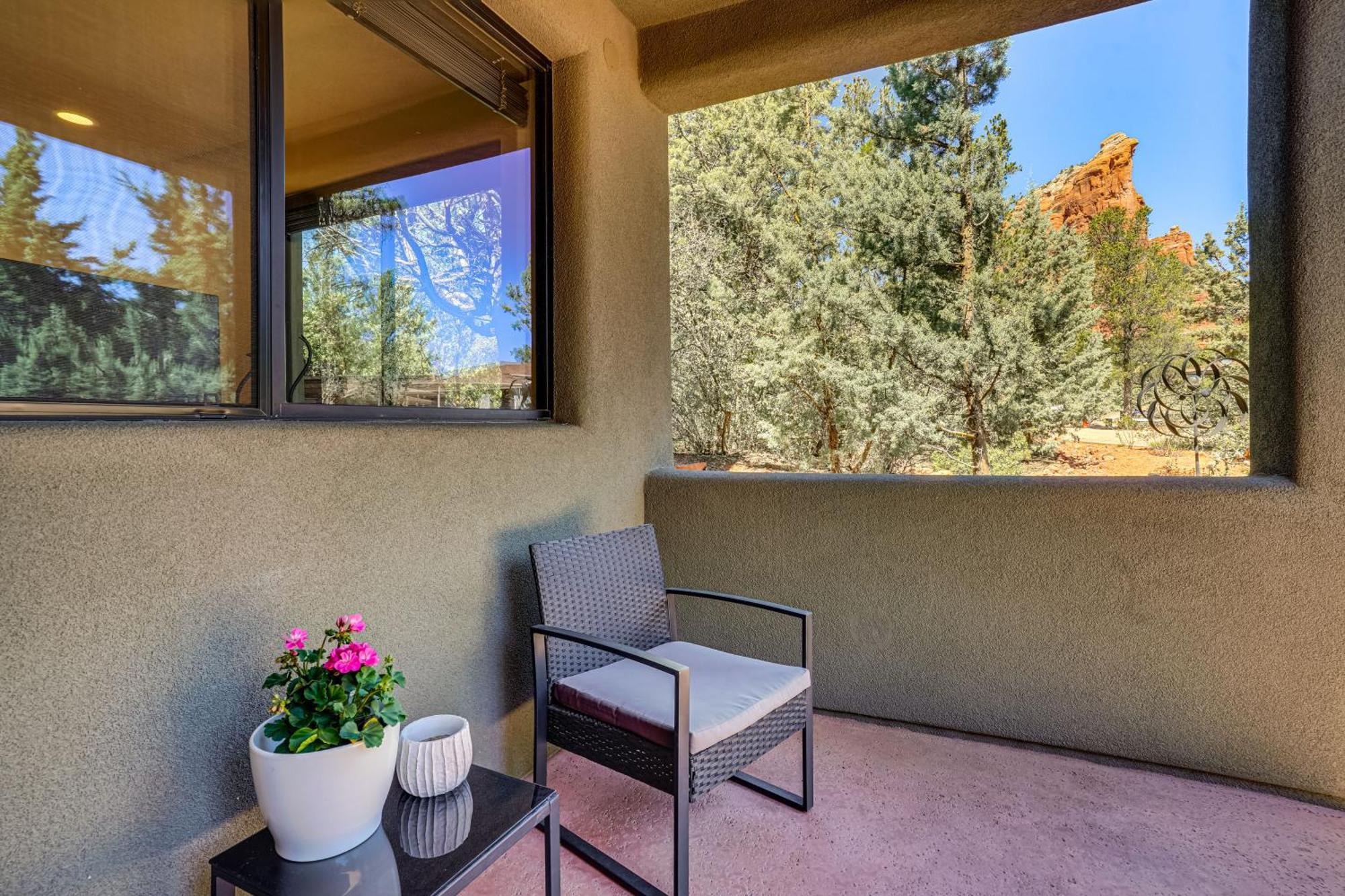Sedona Couples Retreat With Patio Walk To Trails! Lägenhet Exteriör bild